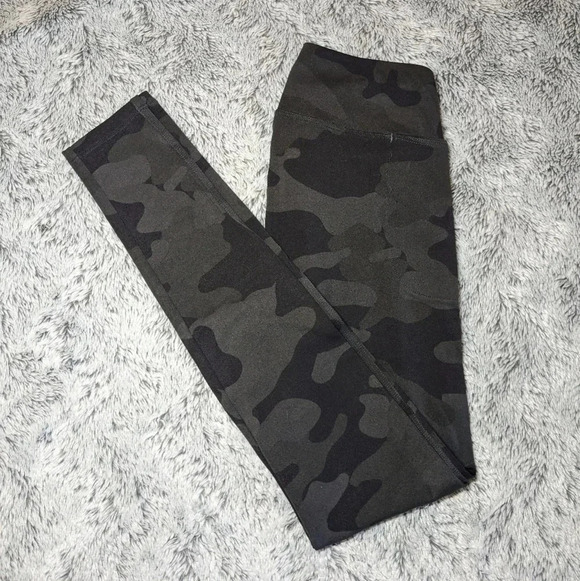 NEW American Giant Black Gray Camo Leggings Size 0 Pocket Power Legging - Picture 2 of 6